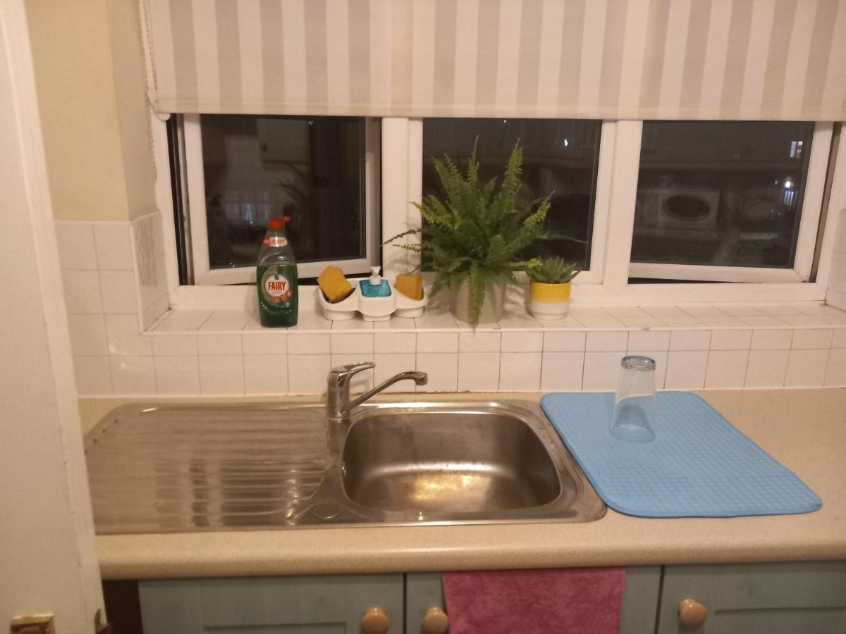 Lovely Shared 3 Bed Home Near The Thames Thamesmead  Exteriör bild